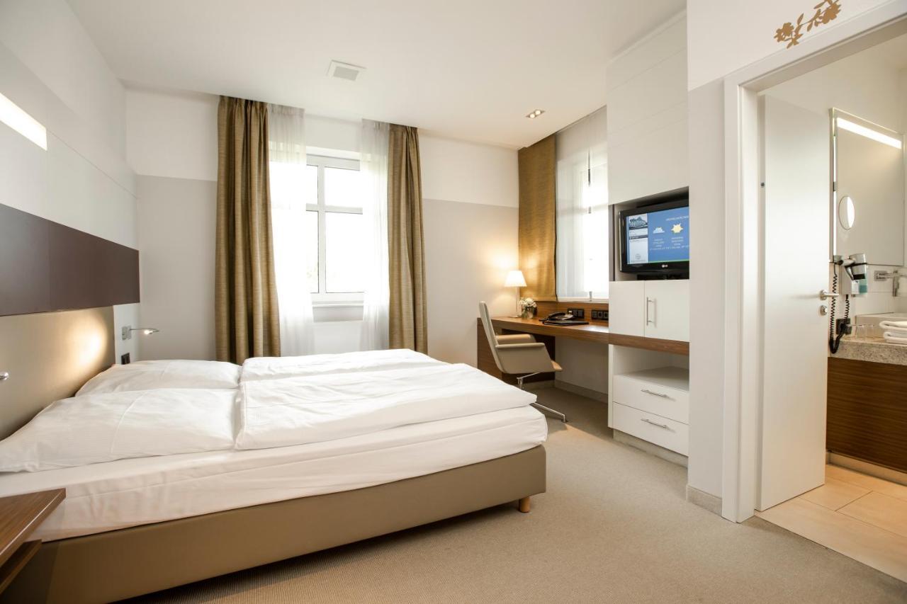 Seminar- & Tagungshotel Grosse Ledder Wermelskirchen Eksteriør billede